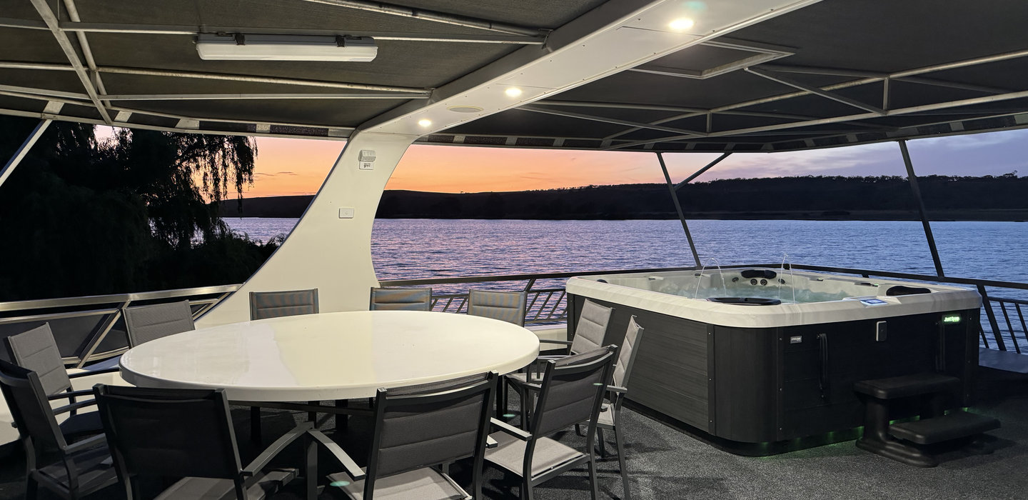 Moon Rise Houseboat Top Deck